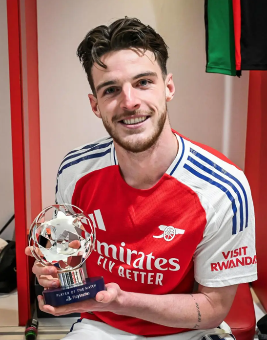 包含阿森纳门将多次救险，当选全场最佳球员，电脑操作注册历史.的词条