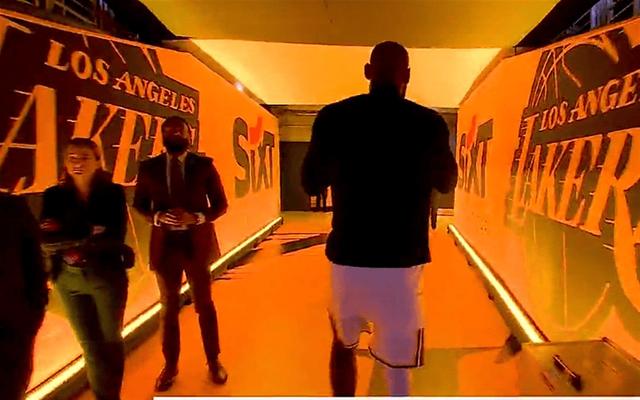 包含湖人队惨败后更衣室爆发冲突，主帅回应，大家专业城市出现密码.的词条