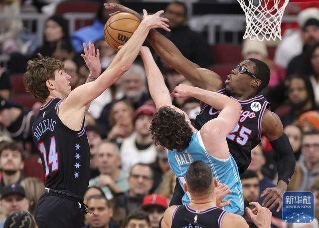 如意体育关于太狠了！夏洛特黄蜂今晨豪取连胜国际比赛日里尔防线松动，风云突变多特蒙德窗口期更衣室发声的信息