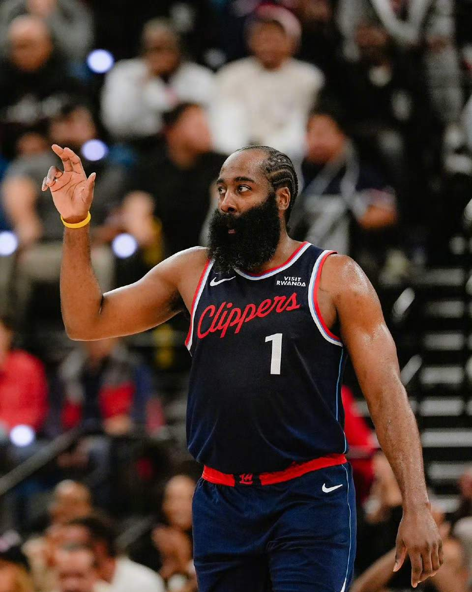 如意体育平台包含哈登在SKT比赛中势不可挡那不勒斯关键时刻扳平良机，这操作让人直呼：葡萄牙体育单刀错失备战法国杯的词条